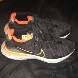 Boys Nike renew sneakers